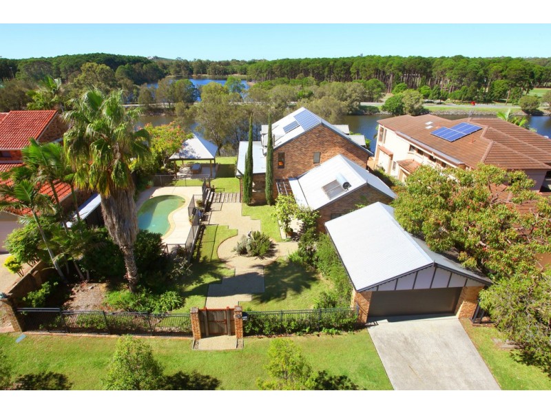 16 Lancelin Drive, Mermaid Waters QLD 4218