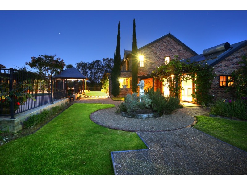 16 Lancelin Drive, Mermaid Waters QLD 4218