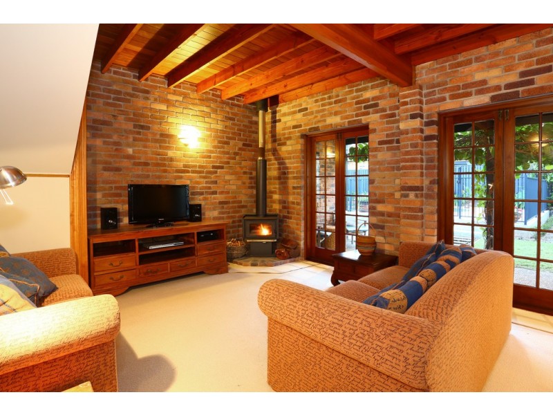 16 Lancelin Drive, Mermaid Waters QLD 4218