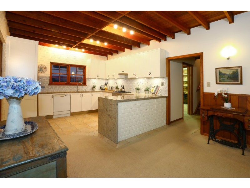 16 Lancelin Drive, Mermaid Waters QLD 4218