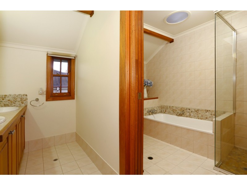 16 Lancelin Drive, Mermaid Waters QLD 4218