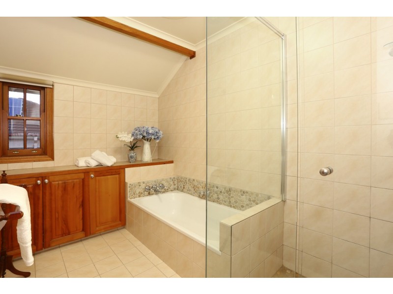 16 Lancelin Drive, Mermaid Waters QLD 4218