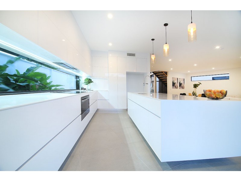 16B Chant Street, Broadbeach Waters QLD 4218