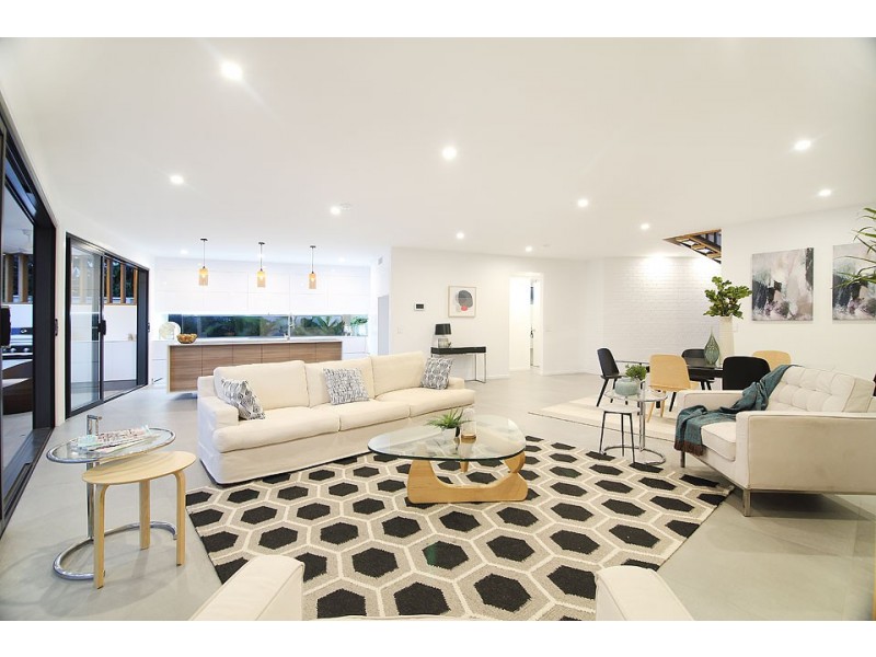 16B Chant Street, Broadbeach Waters QLD 4218