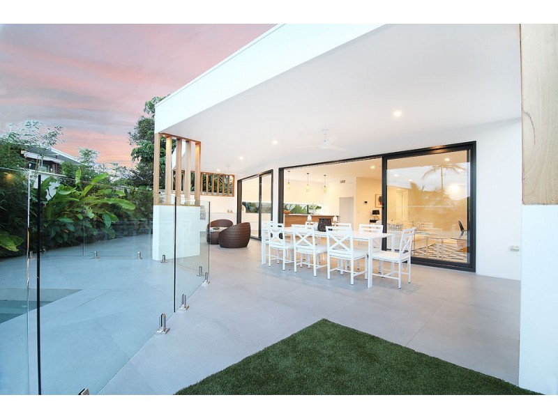 16B Chant Street, Broadbeach Waters QLD 4218