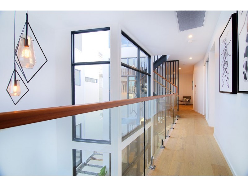 16B Chant Street, Broadbeach Waters QLD 4218