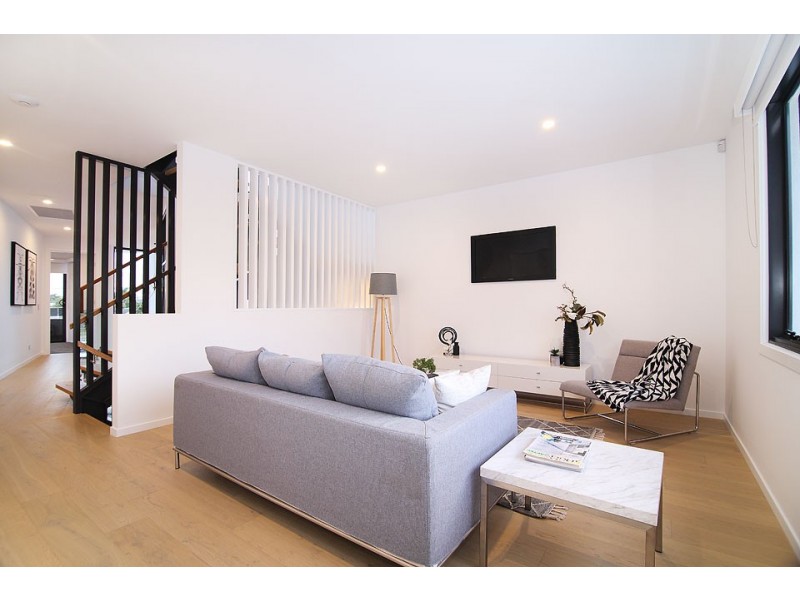 16B Chant Street, Broadbeach Waters QLD 4218