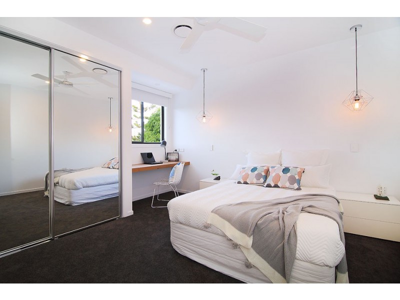 16B Chant Street, Broadbeach Waters QLD 4218