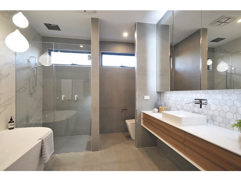 16B Chant Street, Broadbeach Waters QLD 4218