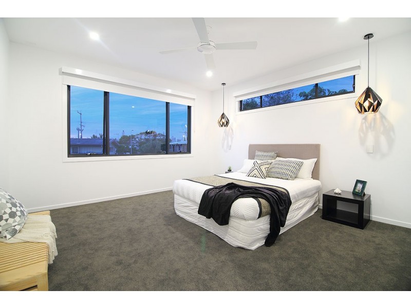 16B Chant Street, Broadbeach Waters QLD 4218