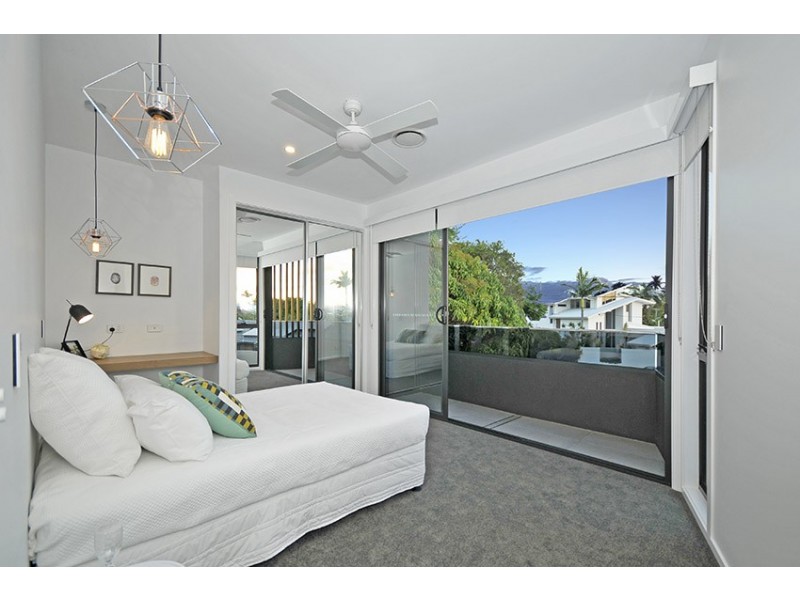 16B Chant Street, Broadbeach Waters QLD 4218