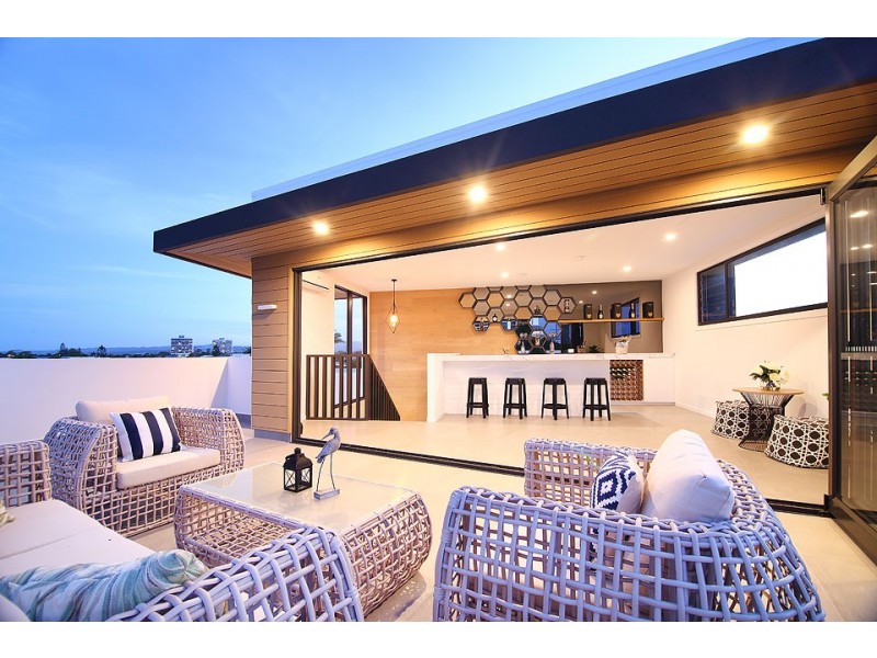 16B Chant Street, Broadbeach Waters QLD 4218