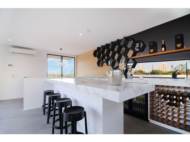 16B Chant Street, Broadbeach Waters QLD 4218