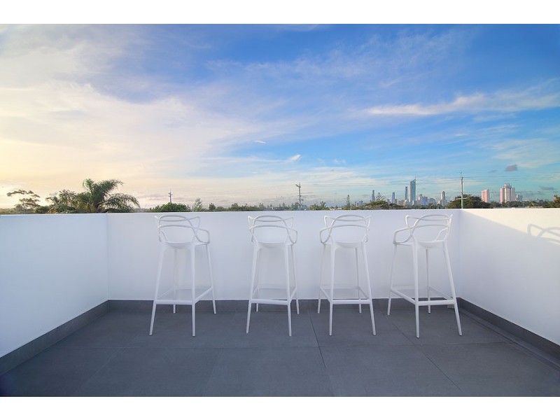 16B Chant Street, Broadbeach Waters QLD 4218