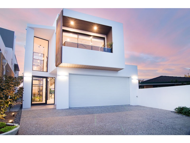 16B Chant Street, Broadbeach Waters QLD 4218