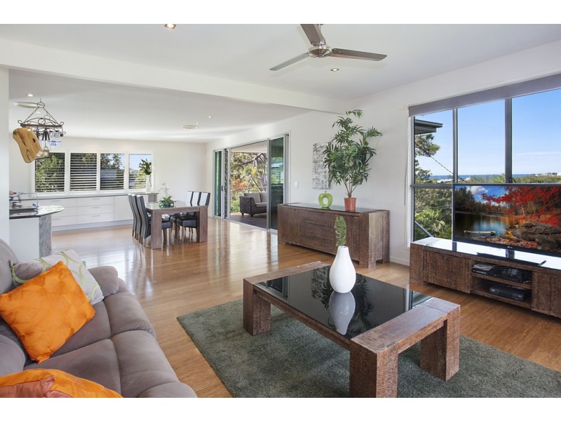 89 Ocean Parade, Burleigh Heads QLD 4220