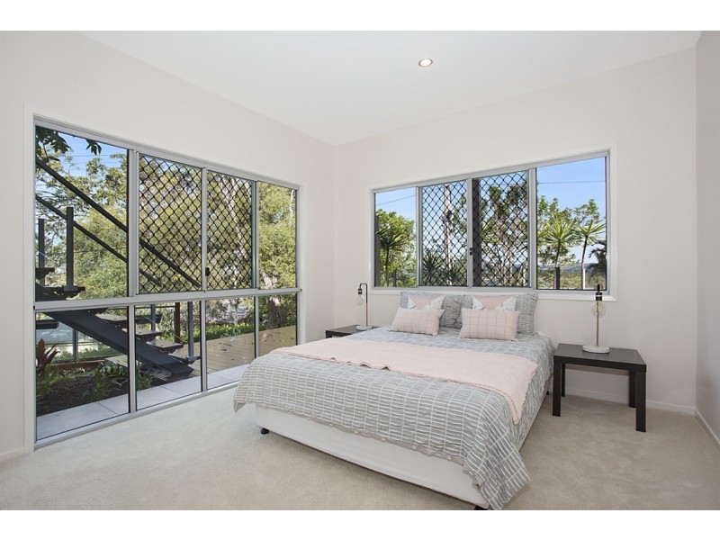 89 Ocean Parade, Burleigh Heads QLD 4220