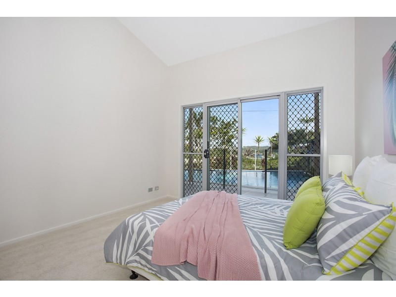 89 Ocean Parade, Burleigh Heads QLD 4220