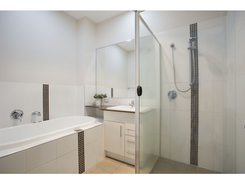 89 Ocean Parade, Burleigh Heads QLD 4220