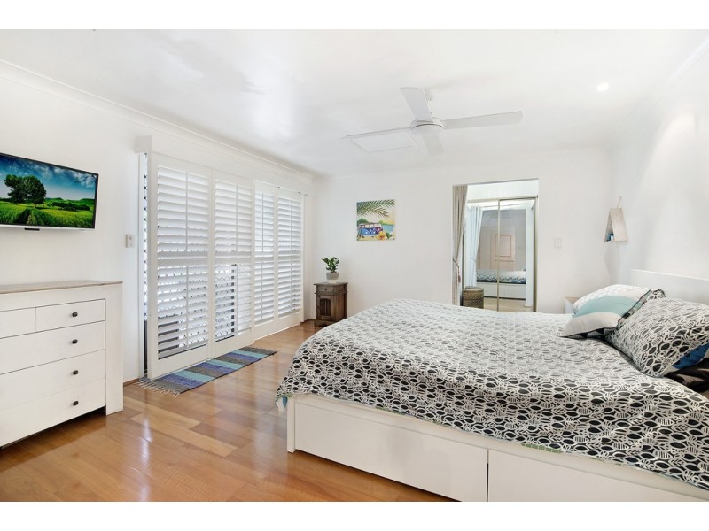 97 Oceanic Drive, Mermaid Waters QLD 4218