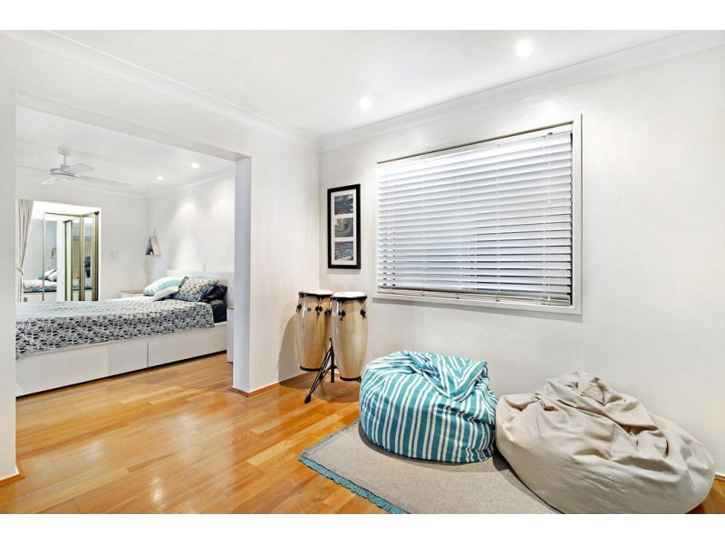 97 Oceanic Drive, Mermaid Waters QLD 4218