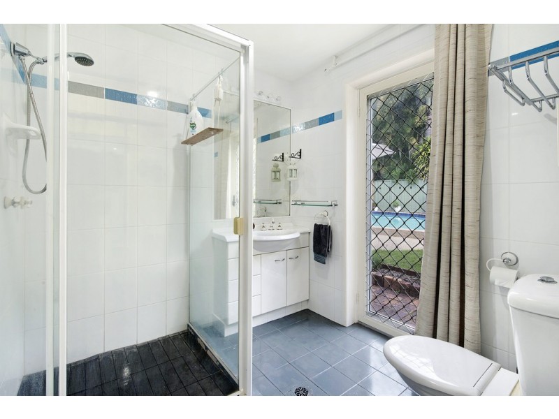 97 Oceanic Drive, Mermaid Waters QLD 4218