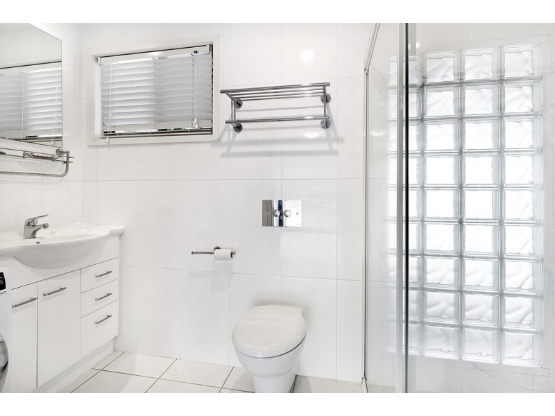 97 Oceanic Drive, Mermaid Waters QLD 4218