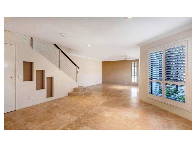 1/28 Mawarra Street, Chevron Island QLD 4217