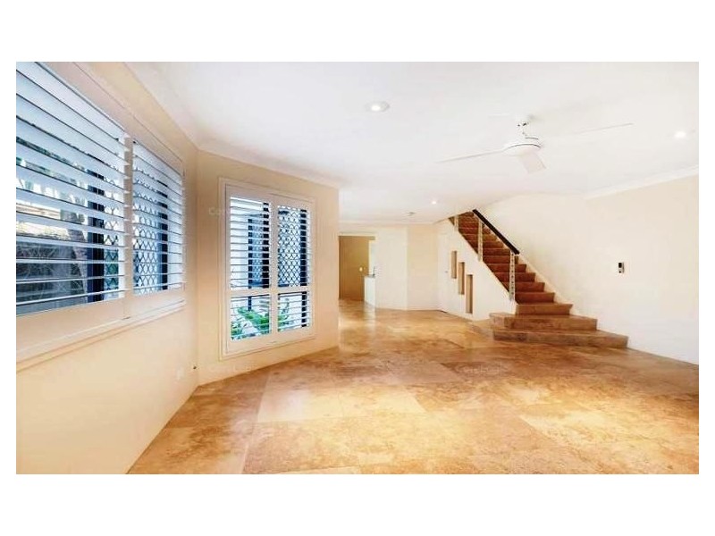 1/28 Mawarra Street, Chevron Island QLD 4217