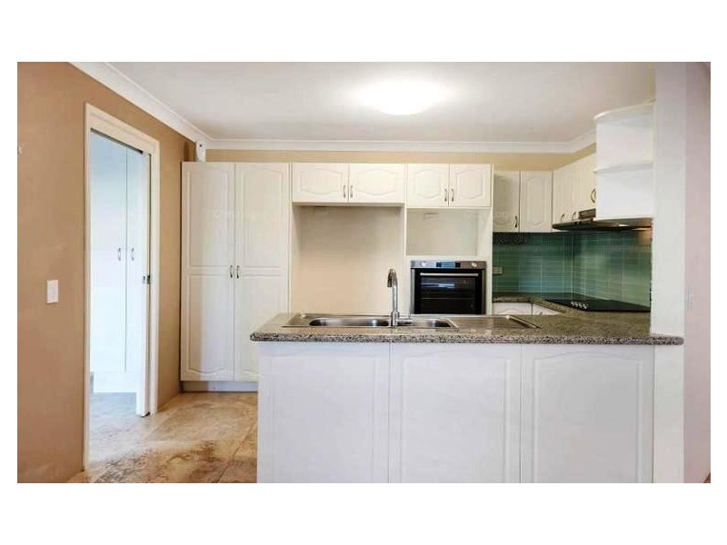 1/28 Mawarra Street, Chevron Island QLD 4217