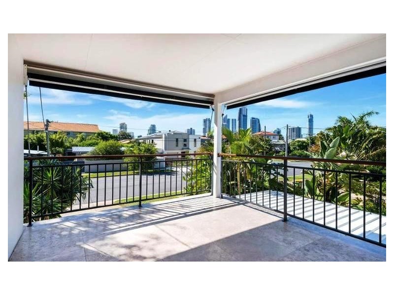 1/28 Mawarra Street, Chevron Island QLD 4217