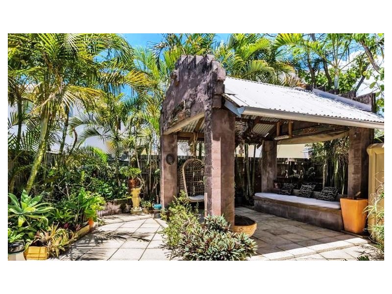 1/28 Mawarra Street, Chevron Island QLD 4217