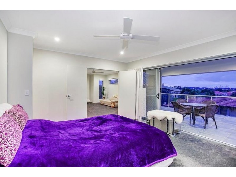 68 Sea Eagle Drive, Burleigh Waters QLD 4220