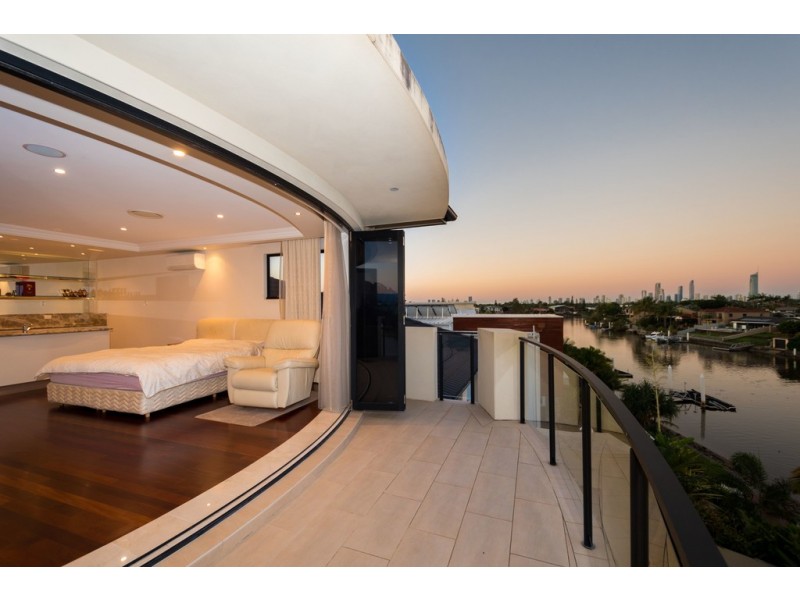 157 Sir Bruce Small Boulevard, Benowa Waters QLD 4217