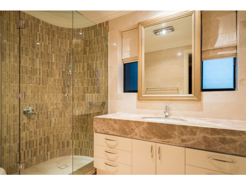 157 Sir Bruce Small Boulevard, Benowa Waters QLD 4217