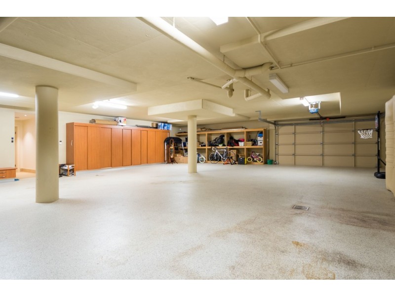 157 Sir Bruce Small Boulevard, Benowa Waters QLD 4217