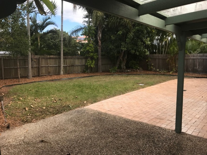 10 Barrier Reef Drive, Mermaid Waters QLD 4218