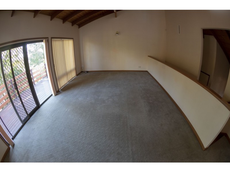 8 Wistaria Ave, Southport QLD 4215