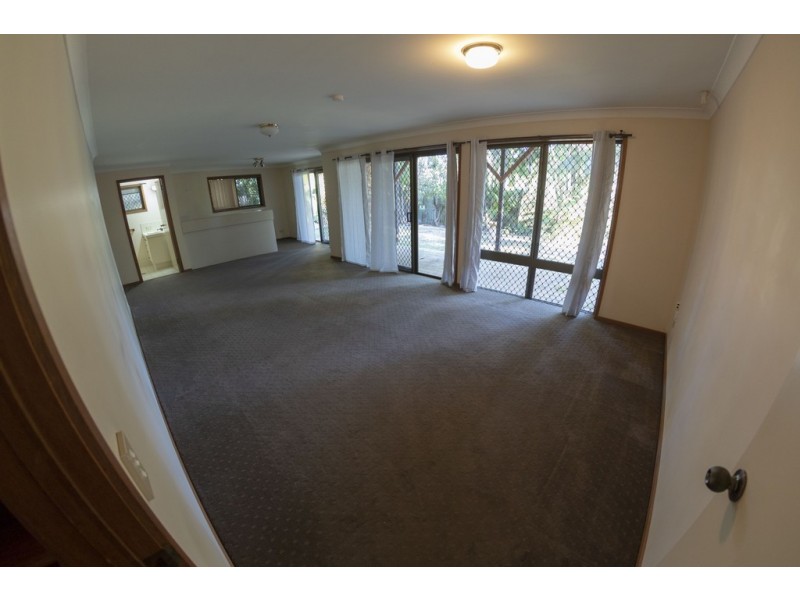 8 Wistaria Ave, Southport QLD 4215