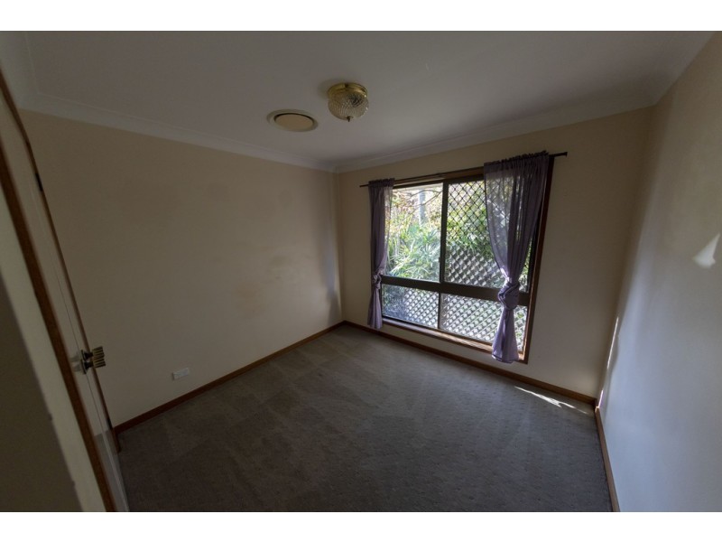 8 Wistaria Ave, Southport QLD 4215