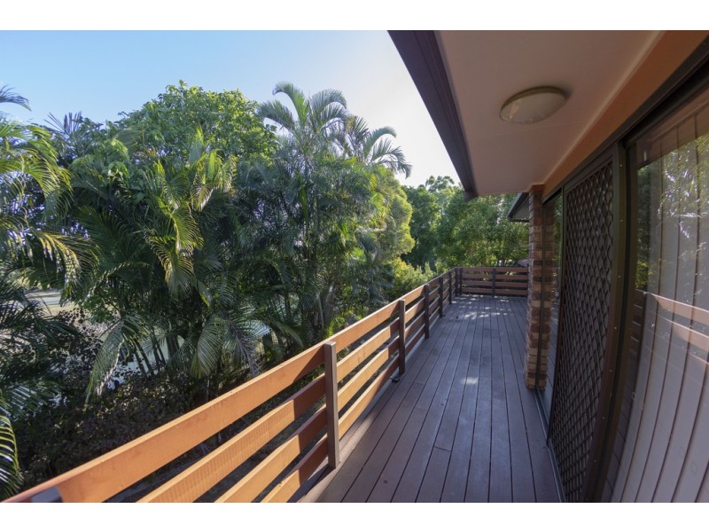 8 Wistaria Ave, Southport QLD 4215