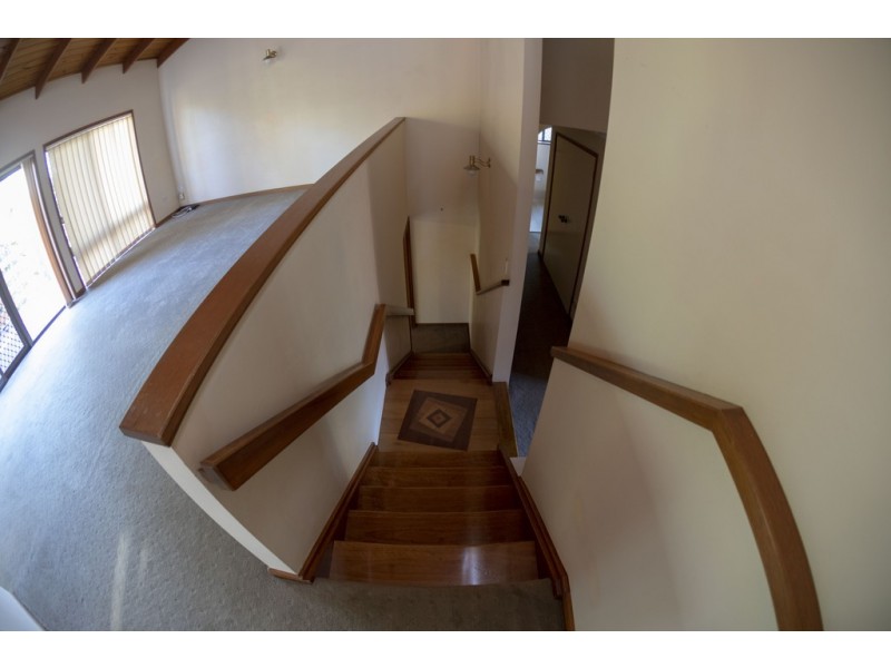 8 Wistaria Ave, Southport QLD 4215