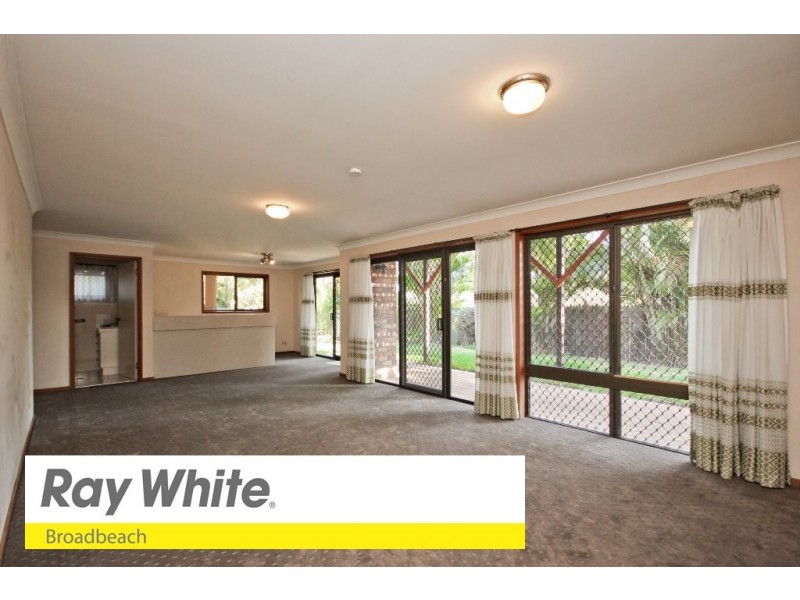 8 Wistaria Ave, Southport QLD 4215