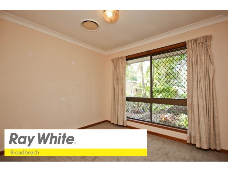 8 Wistaria Ave, Southport QLD 4215