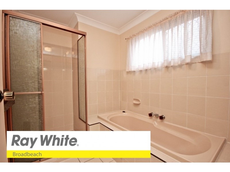 8 Wistaria Ave, Southport QLD 4215