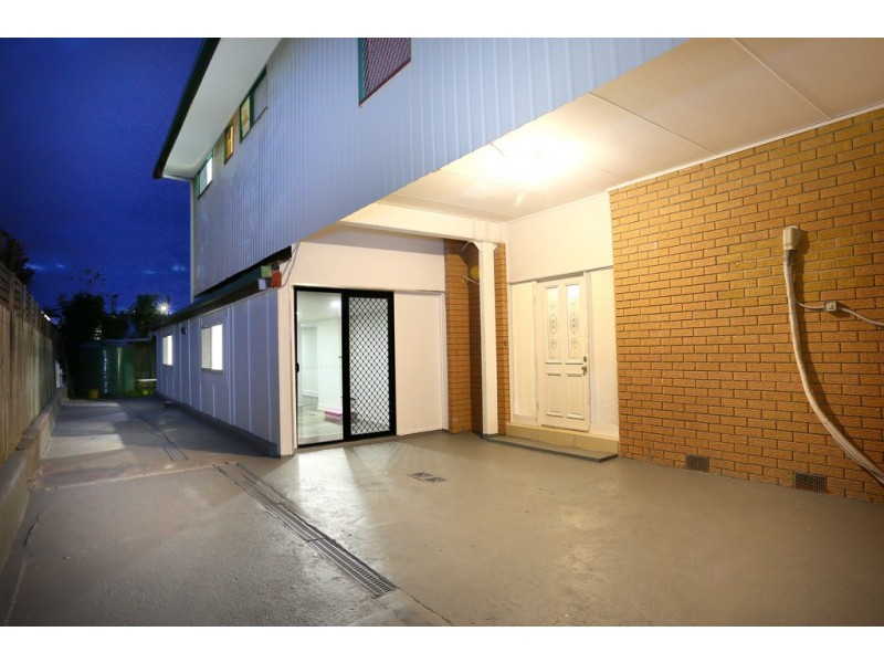 30 and 32 Sydney Street, Labrador QLD 4215