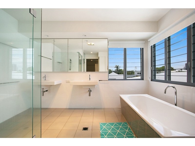 50 Brindisi Avenue, Isle Of Capri QLD 4217