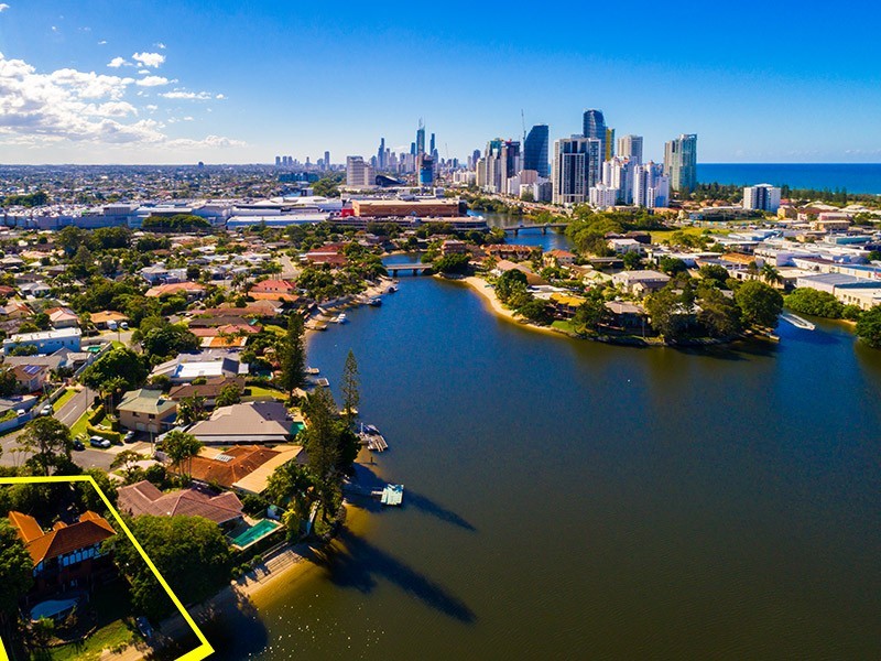 3 Vevey Street, Mermaid Waters QLD 4218