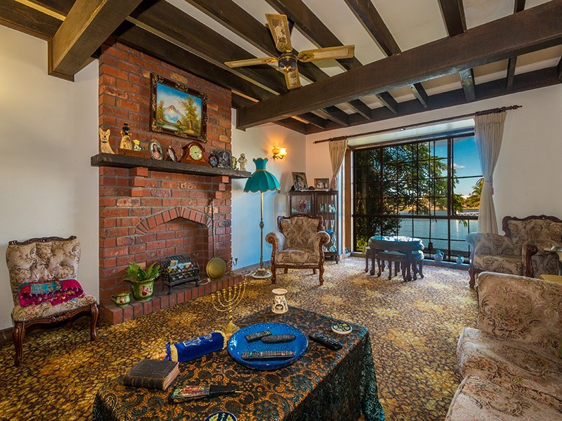 3 Vevey Street, Mermaid Waters QLD 4218