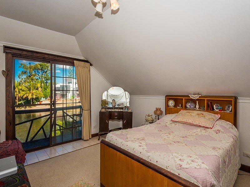 3 Vevey Street, Mermaid Waters QLD 4218